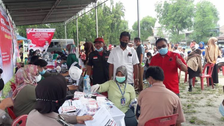 Fraksi PDIP dan Projo Deliserdang Vaksinasi 1.000 Orang Pelajar dan Masyarakat