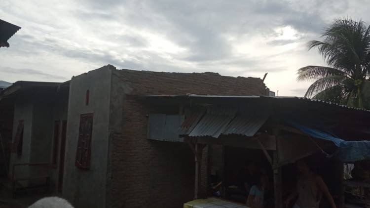 Hujan Disertai Angin Kencang,  Rusak Rumah Warga