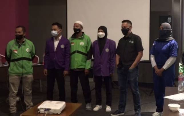 3 Anak Mitra Driver Gojek Medan Terima Beasiswa