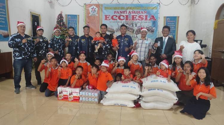 Panitia Perayaan Natal Bersama AMPI Pokkar Sambu Sutomo Serahkan Sembako ke 3 Panti Asuhan