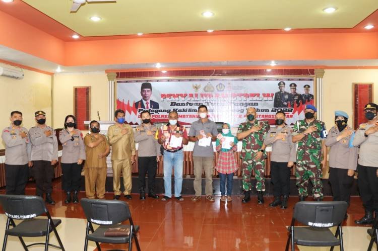 Polres Pematangsiantar Salurkan Bantuan Pemerintah BTPKLW Tahun 2022
