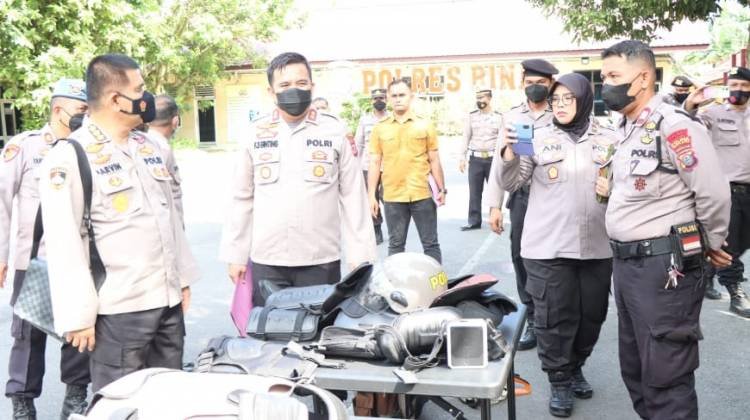 Sambangi Mapolres Binjai, Tim Puslitbang Polri Mengecek Peralatan Dalmas dan PPH
