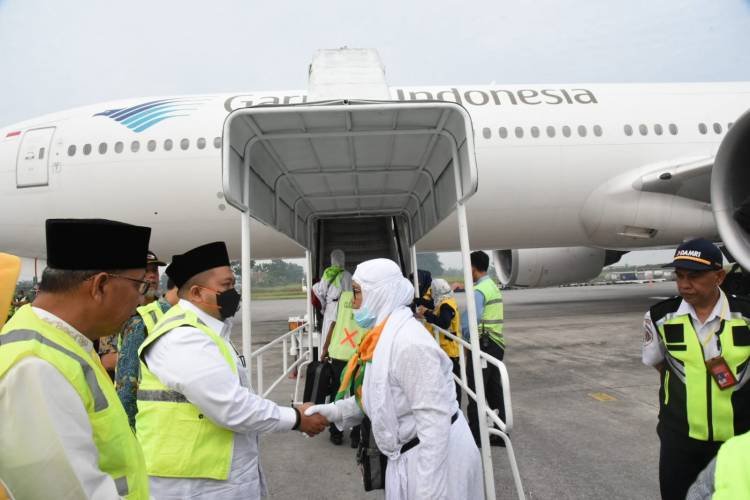 Bupati Lepas 83 JCH Tapsel dari Bandara Kuala Namu Menuju Jeddah