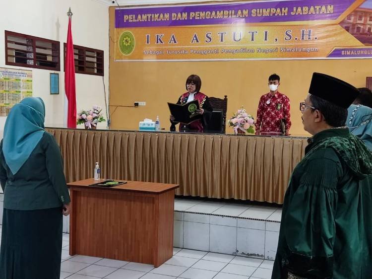 Ketua PN Simalungun Lantik Ika Astuti SH Sebagai Jurusita Pengganti