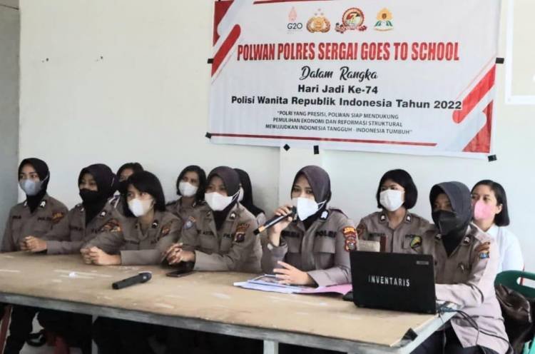 Polwan Polres Sergai Gelar “Police Goes To School” di SMK Al Washliyah Seirampah
