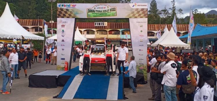 Ryan Nirwan dan Indiarto Raih Waktu Tercepat di Kejuarnas Danau Toba Rally 2022