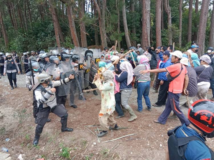 Polres Simalungun Bersama TNI Buka Portal Jalan Menuju Nagori Sihaporas