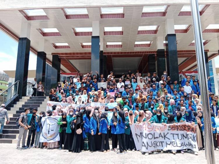 Didemo Ratusan Mahasiswa, DPRD Binjai Nyatakan Sikap Tolak Kenaikan Harga BBM