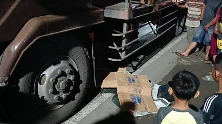 Pengendara Motor Tewas Digilas Truk di Medan Labuhan
