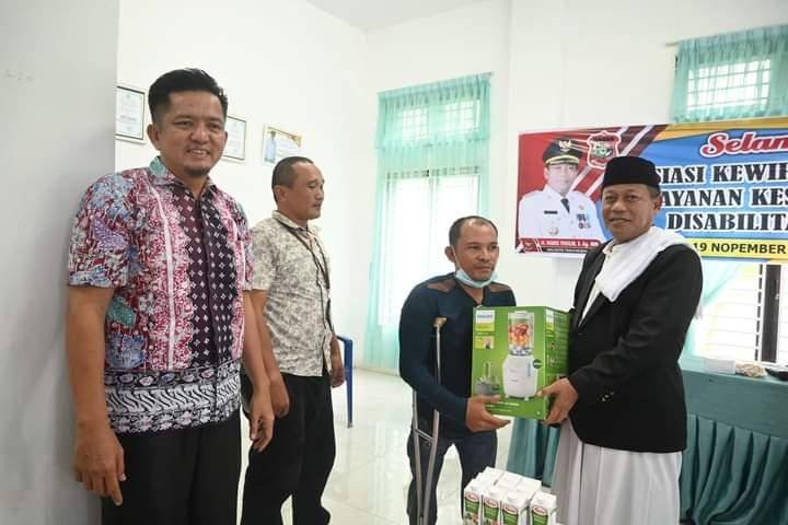 Wali Kota Tanjungbalai Serahkan Bantuan Peralatan Kewirausahaan kepada 15 Penyandang Disabilitas