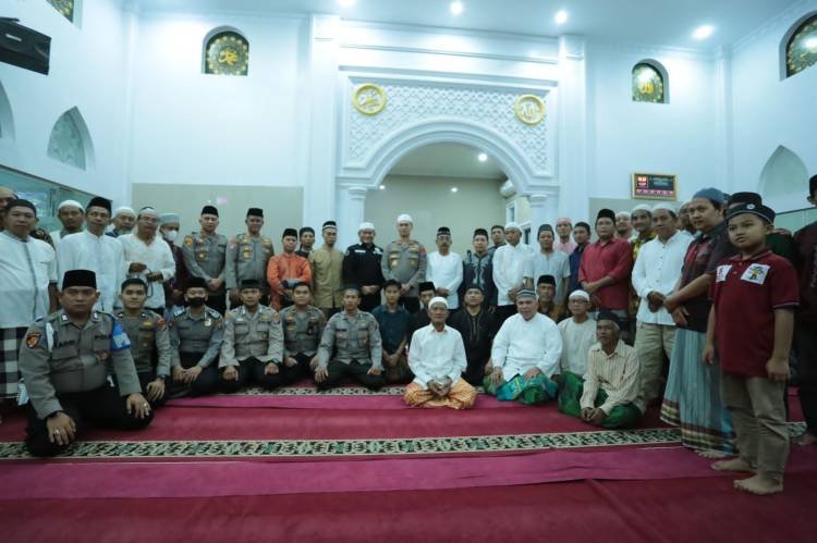 Subuh Keliling, Wakapolda Sumut Bagikan 82 Paket Sembako