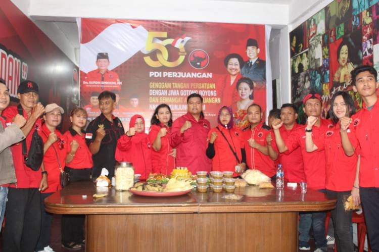 HUT ke-50, DPC PDI Perjuangan Medan Potong Tumpeng