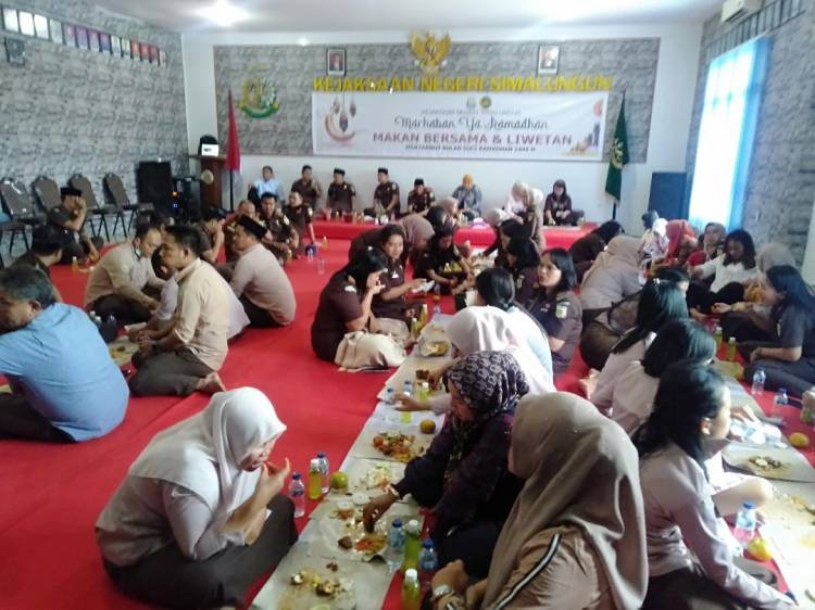 Jelang Puasa, Keluarga Besar Kejari Simalungun Acara Makan Bersama dan Liwetan
