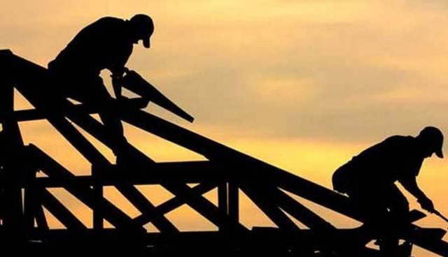 Masyarakat Desa Sukamulya, Bantu Bedah Rumah Warga Secara Swadaya