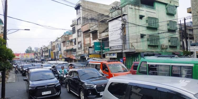 H+2 Lebaran,  Kendaraan Padat Merayap di Jalan Sutomo-Merdeka Siantar