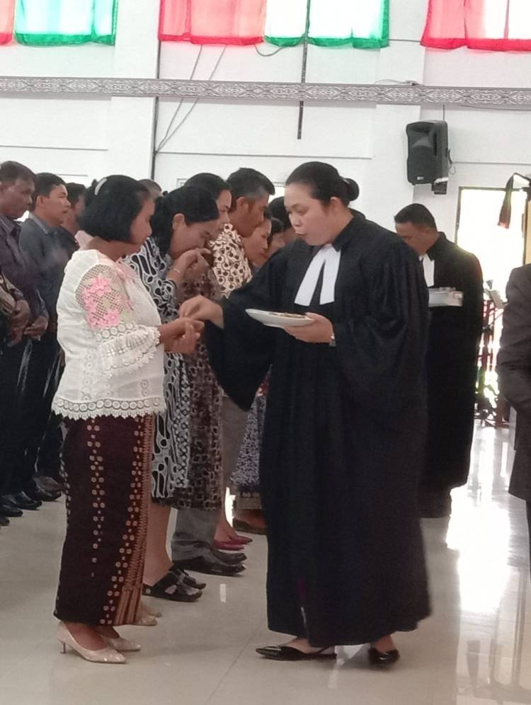 Ibadah Jumat Agung Dirangkai Perjamuan Kudus di GKPS Kongsilaita