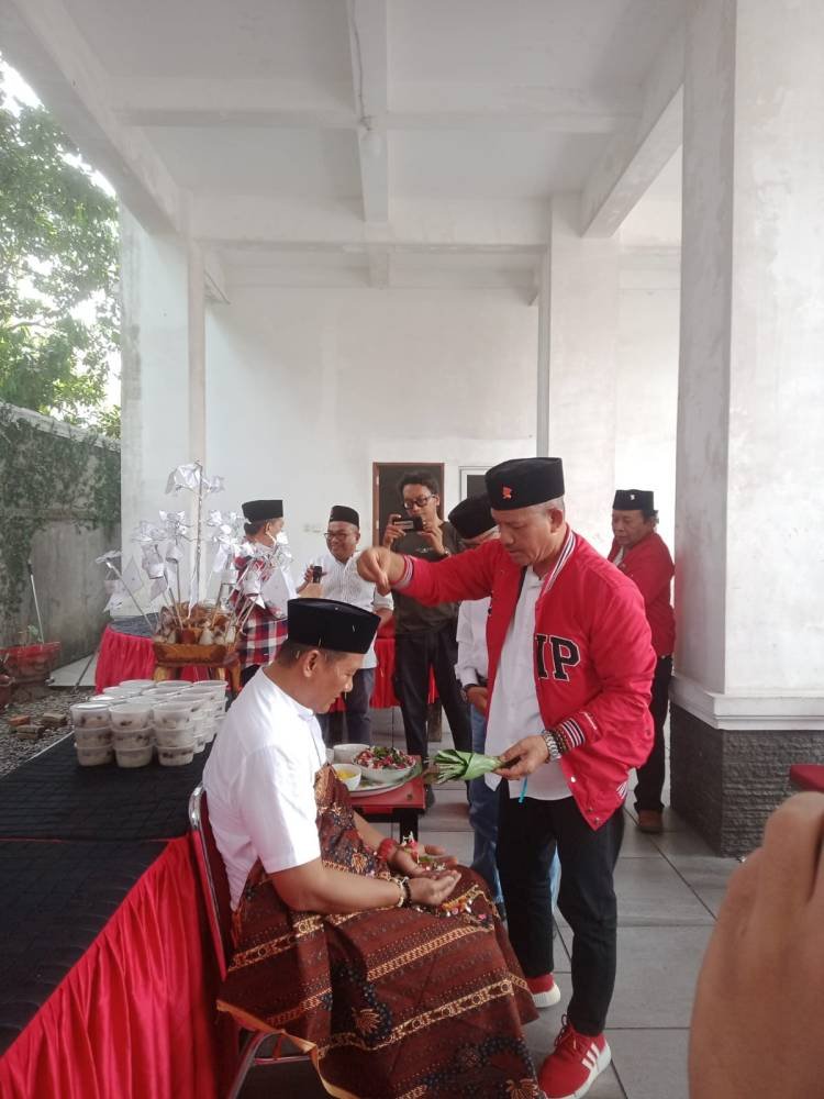 PDIP Sumut Tepung Tawari Calon Haji Aswan Jaya