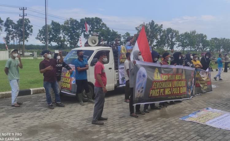 Warga Unjuk Rasa di DPRD Labura Minta Pengoperasian Tungku Bakar Jankos PT MSJ Pulodogom Dihentikan