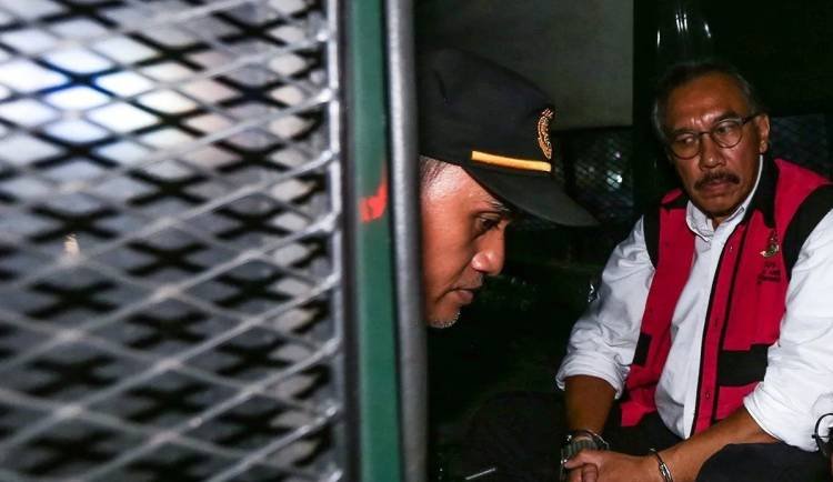 Tangan Diborgol, Kejagung Tahan Eks Dirjen Minerba Ridwan Djamaluddin