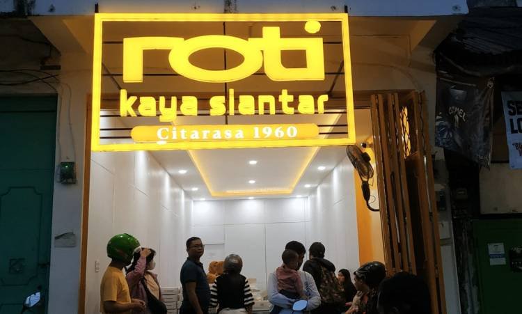 Jajanan Kuliner Roti Kaya Siantar Citarasa 1960 Hadir di Jalan Gereja Simpang Empat