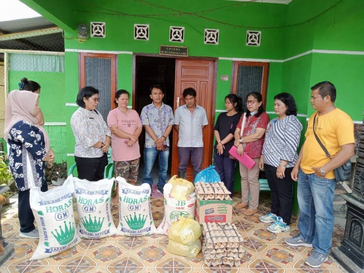 Dinsos Simalungun Beri Bantuan kepada Warga Terdampak Banjir di Tigabolon