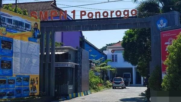 Viral SMPN 1 Ponorogo Minta Sumbangan Beli Mobil ke Ortu