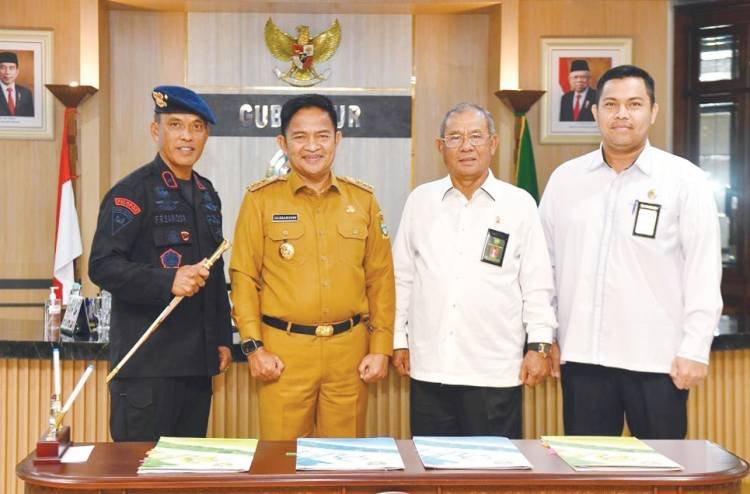 Pemprov Sumut Hibahkan Mobil Dinas untuk Pengadilan Tinggi Medan dan Korbrimob Polri