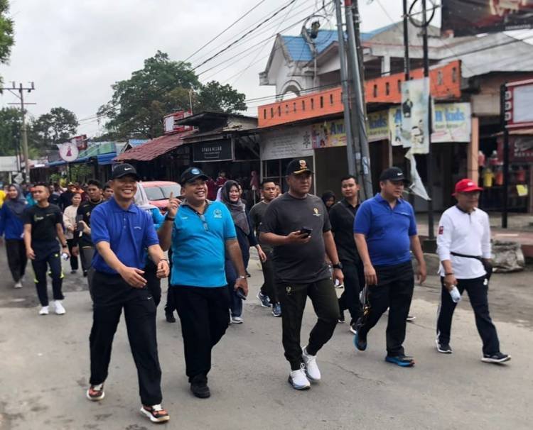 Ribuan Warga Langkat Ikuti Jalan Sehat, Kampanyekan Komitmen Jaga Kamtibmas
