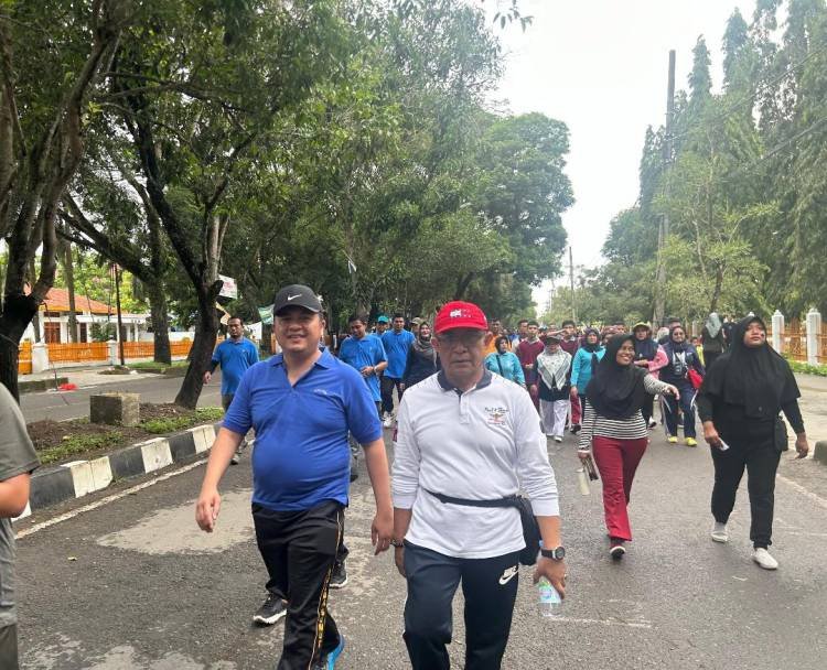 Ribuan Warga Langkat Ikuti Jalan Sehat, Kampanyekan Komitmen Jaga Kamtibmas