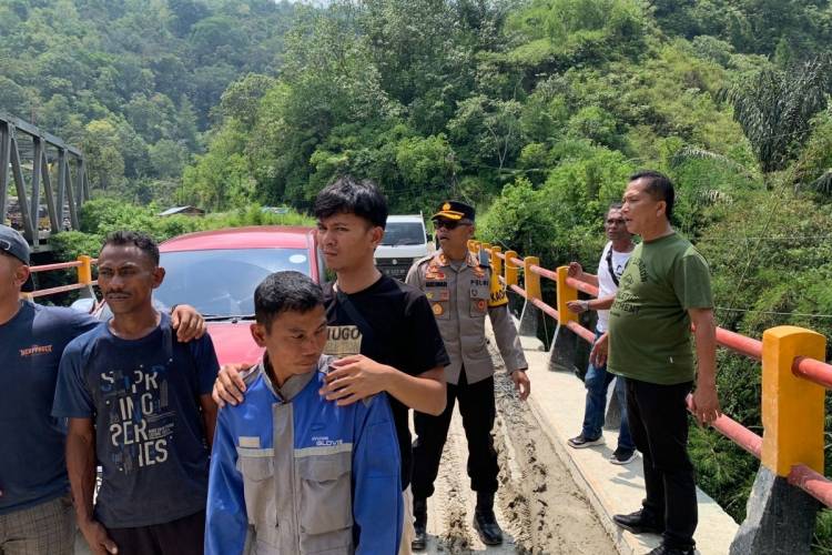 Sembilan Orang Terduga Pencuri Besi Jembatan Lae Renun Diamankan Polres Dairi