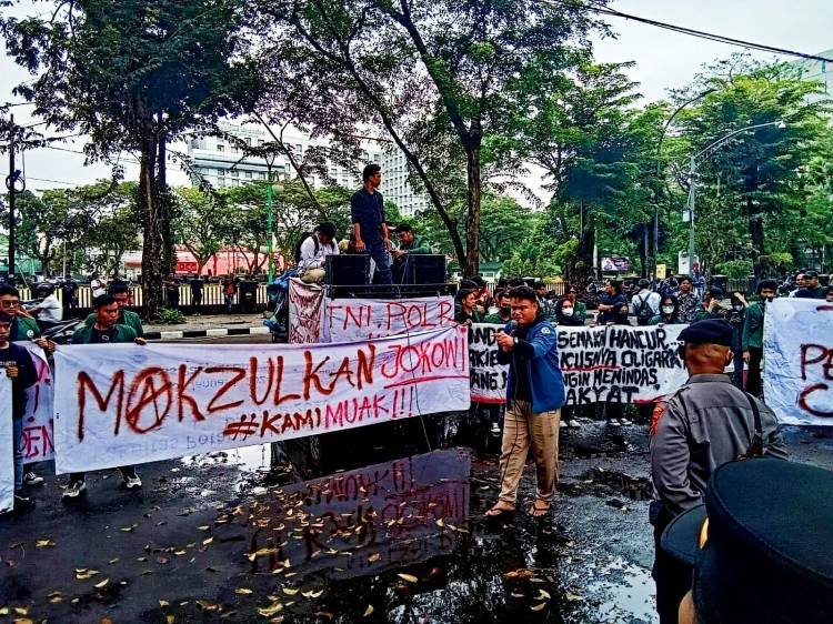 Massa AMRM Unjuk Rasa ke DPRD SU Minta TNI/Polri  Netral di Pemilu 2024