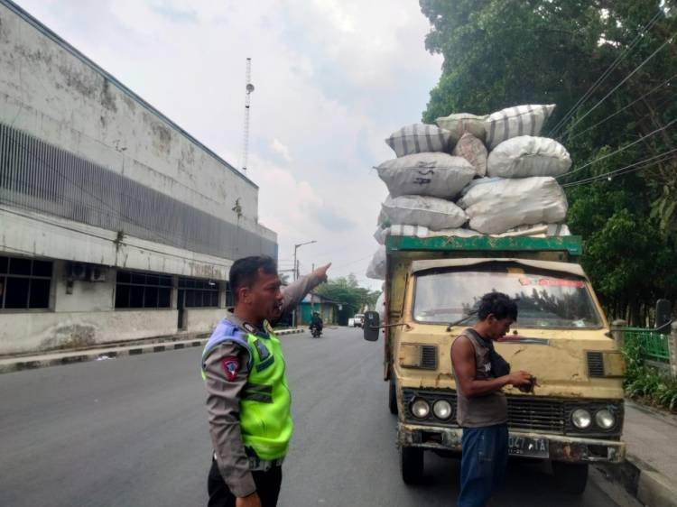 Satlantas Polres Pematangsiantar Tindak Truk Lebihi Muatan