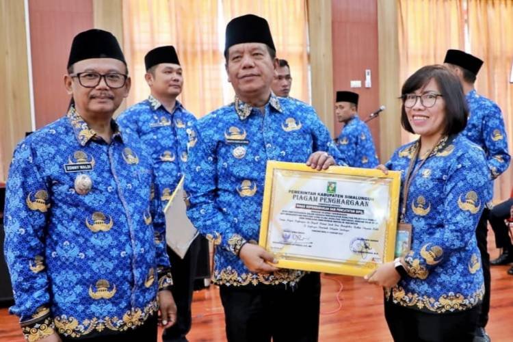 Sejumlah OPD Simalungun Dapat Penghargaan dari Ombudsman RI dan KemenPAN-RB