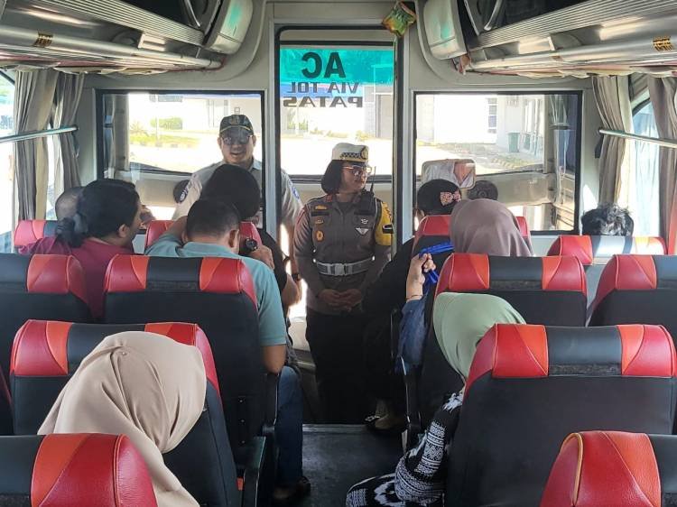 Satlantas Polres Pematangsiantar Cek Kelaikan Angkutan di Terminal Tanjung Pinggir