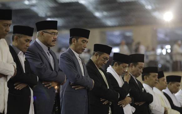 Jokowi Salat Idulfitri 1445 H di Masjid Istiqlal dan Berlebaran di Jakarta