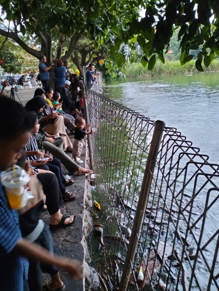 Hari Kedua Lebaran, Taman Burung Cemara Asri Ramai Dikunjungi Warga