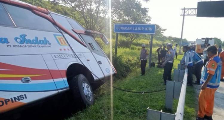 7 Orang Tewas, Sopir Bus Rosalina Indah Di Tol Batang Diduga Mengantuk