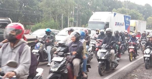 Pemudik Motor Masih Padati Jalur Pantura Cirebon, Polisi Tambah Durasi Lampu Merah