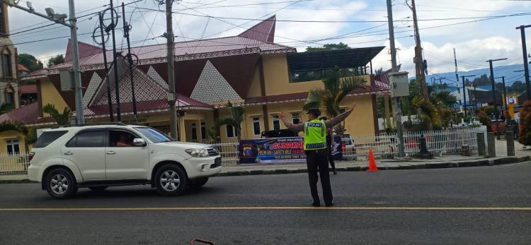 Kondisi Arus Lalin H+1 Lebaran 2024 di Jalan Utama Parapat Padat Lancar