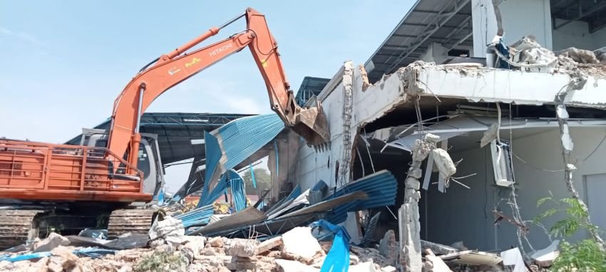 Pemkab Deliserdang Bongkar 6 Gudang Tak Berizin di Desa Sampali Percut Seituan