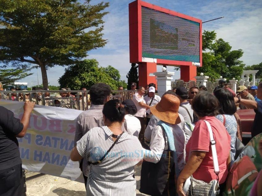 Unjuk Rasa di Simalungun, Warga Klaim 1 Ha Tanah di Parluasan Tiga ...