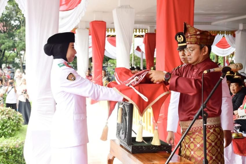 Nazwa Trianda Pelajar SMA 2 Lubukpakam Pembawa Baki Upacara HUT Ke-79 RI di Lubukpakam