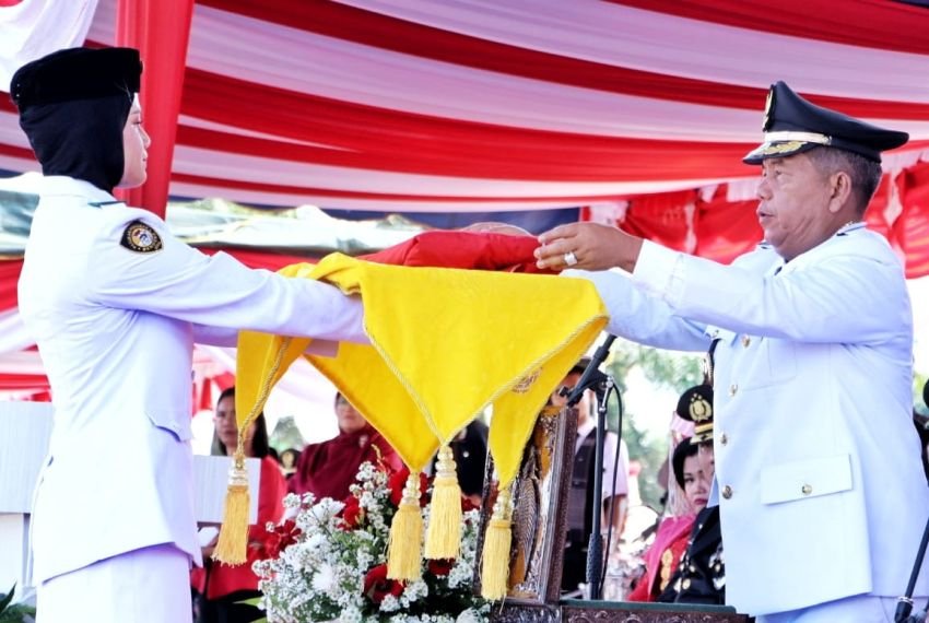 Bupati Simalungun Inspektur Upacara HUT RI di Perdagangan