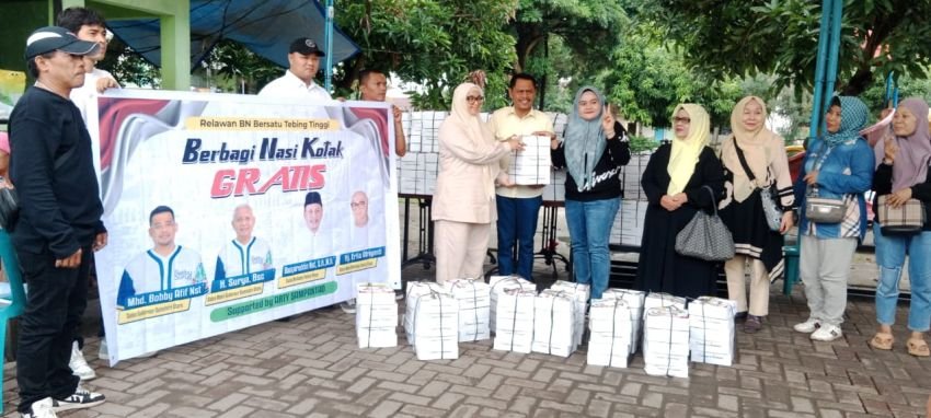 Basyaruddin Nasution-Erlis Afriyanti Bagikan 3000 Nasi Kotak Gratis ke Masyarakat
