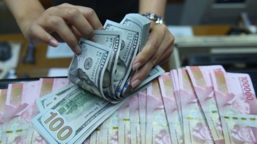 Rupiah Melemah di atas 15.500/Dolar AS