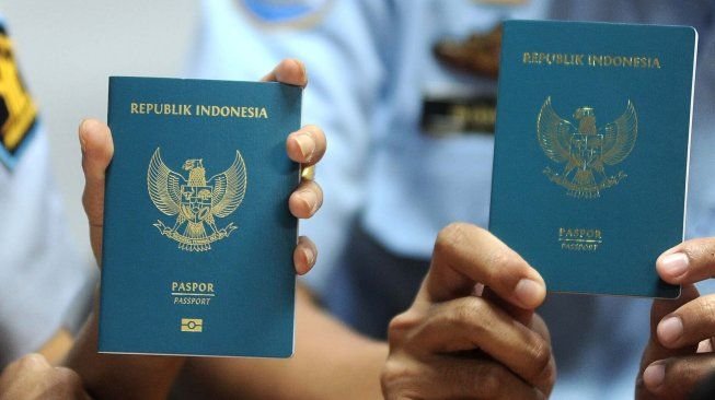 Jokowi Teken Aturan Tarif Paspor Sebelum Lengser