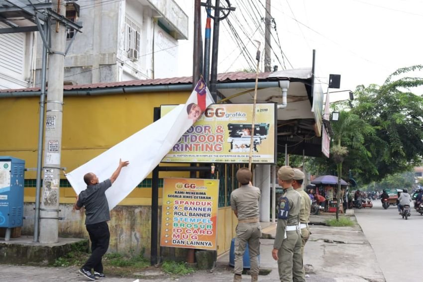 Masa Tenang, Bawaslu Sumut Bersama Stakeholder Tertibkan APK Pilkada