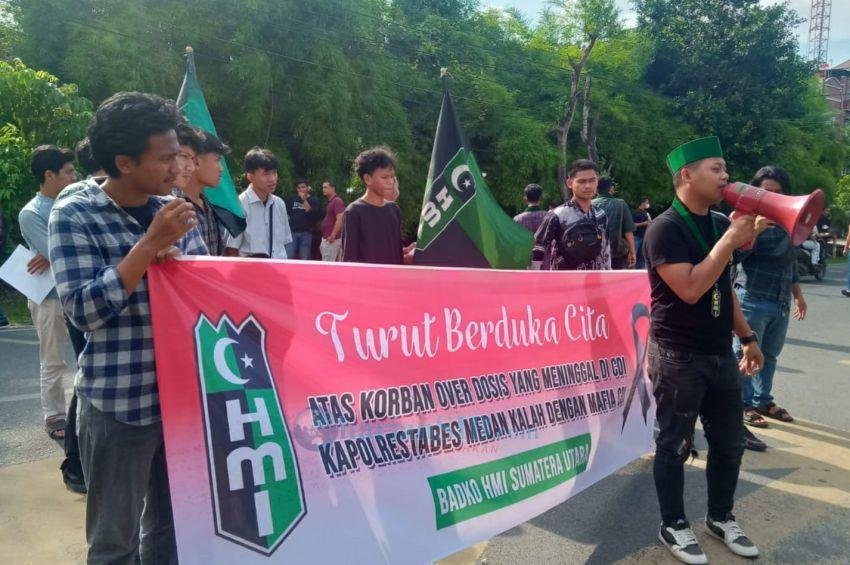 Badko HMI Sumut Demo di Polrestabes Medan: Tuntut Penangkapan Pemilik Diskotik