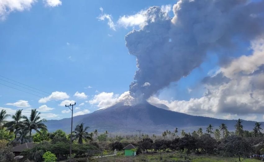 Erupsi Gunung Lewotobi Laki-laki Kembali Terjadi pada Kamis
