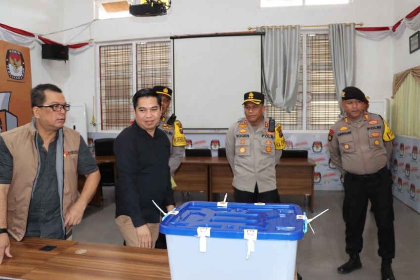 Kawal Hasil Rekapitulasi Suara Pilkada ke KPU Sumut, Kapolres Pematangsiantar Cek Kesiapan Personil